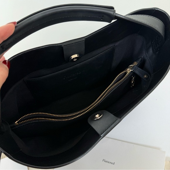 Flattered Classic Leather Bag. Scandinavian Minimalist Brand. Hedda Grande Tote. - Picture 10 of 16